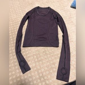 Lululemon women’s size 2 swiftly tech long sleeve